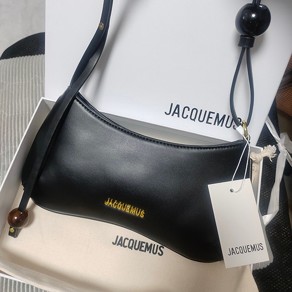Jacquemus Black Shoulder Bag with Gold Logo - Picture 2 of 5